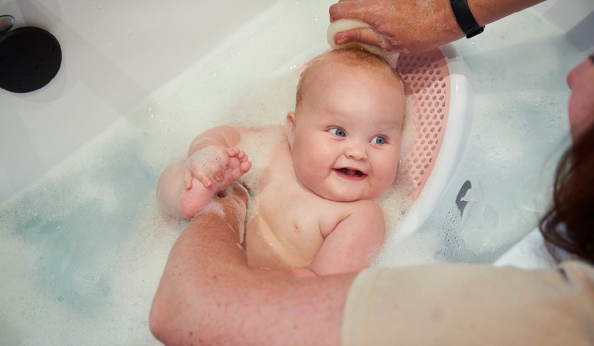 cleaning your baby in a baby bath seat