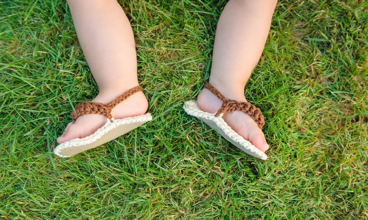 baby sandals mighty-moms At What Age Should Babies Start Wearing Shoes