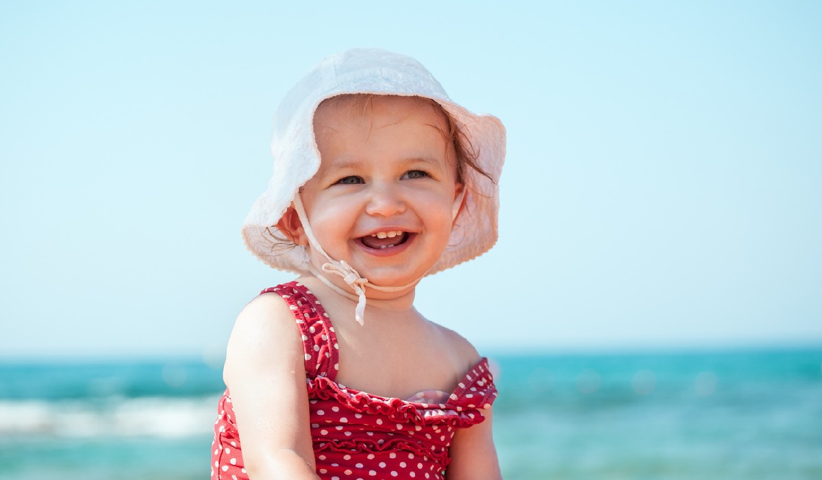 get a baby sun hat for your baby's vacation