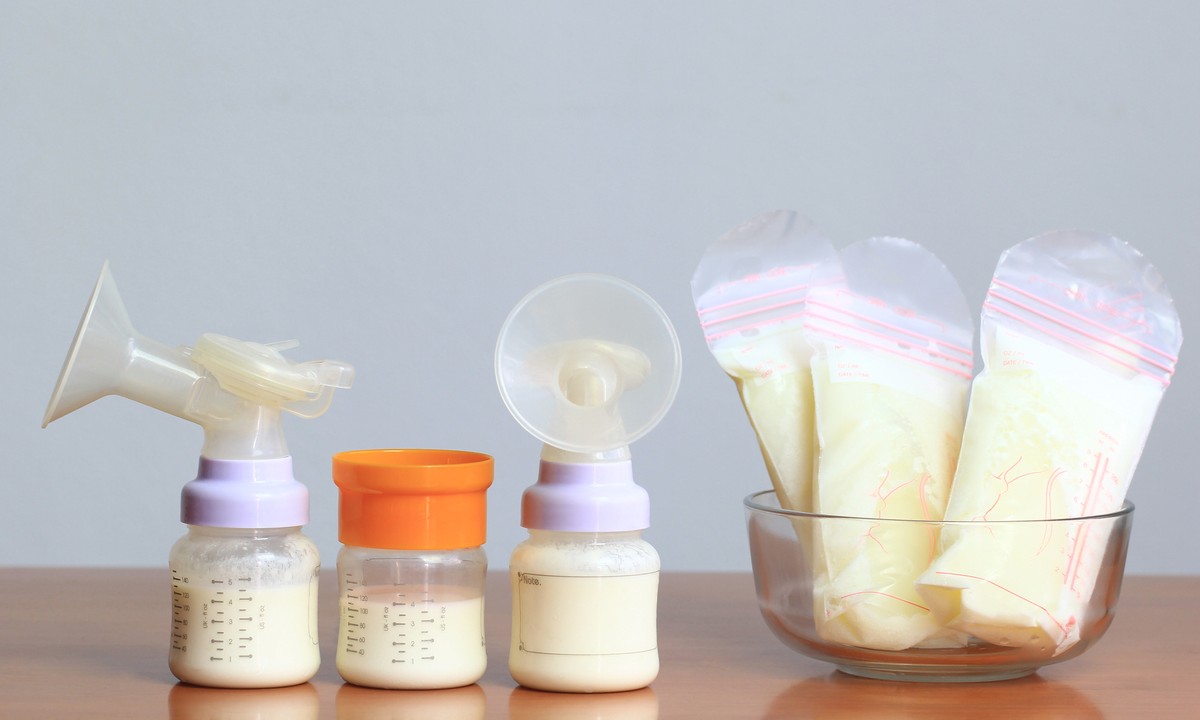 What is the difference between breastfeeding and baby formula