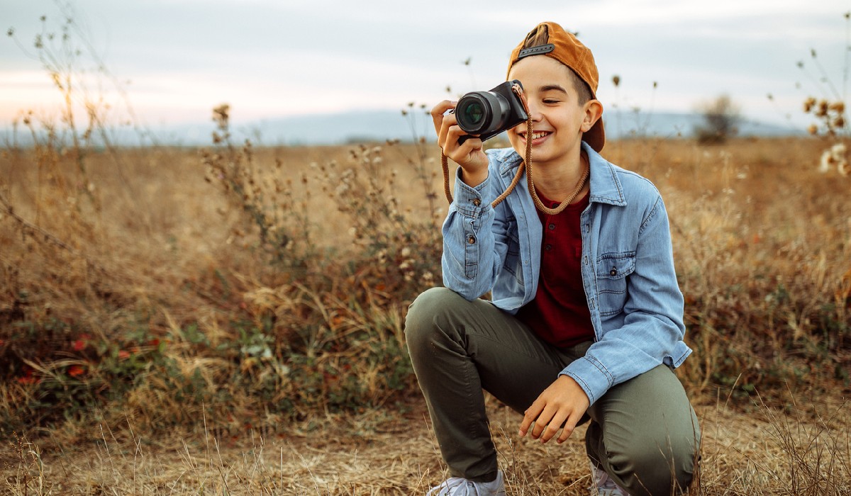 Interesting Outdoor Family Photoshoot Ideas Worth Trying