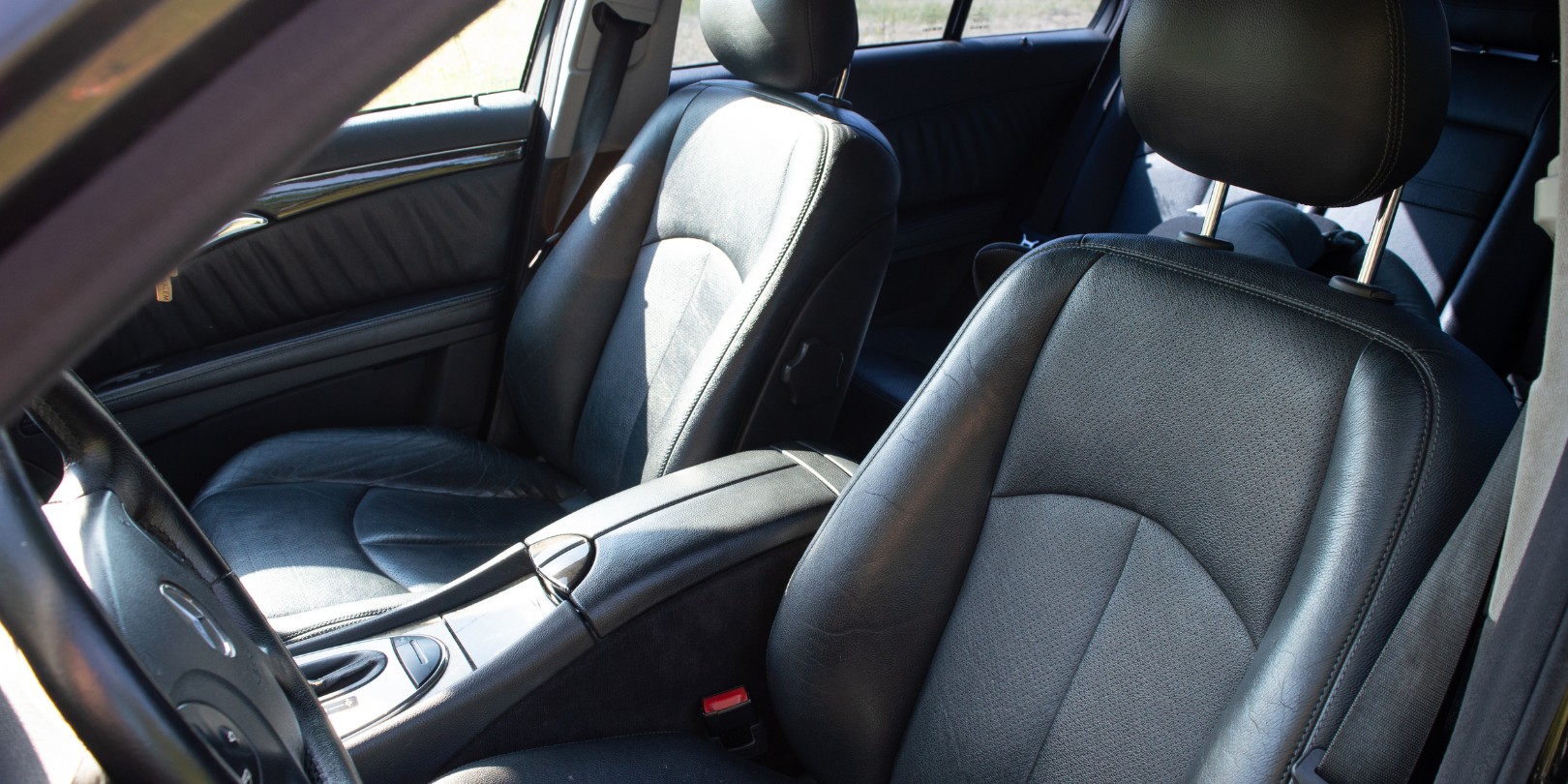 Leather car seats in good condition