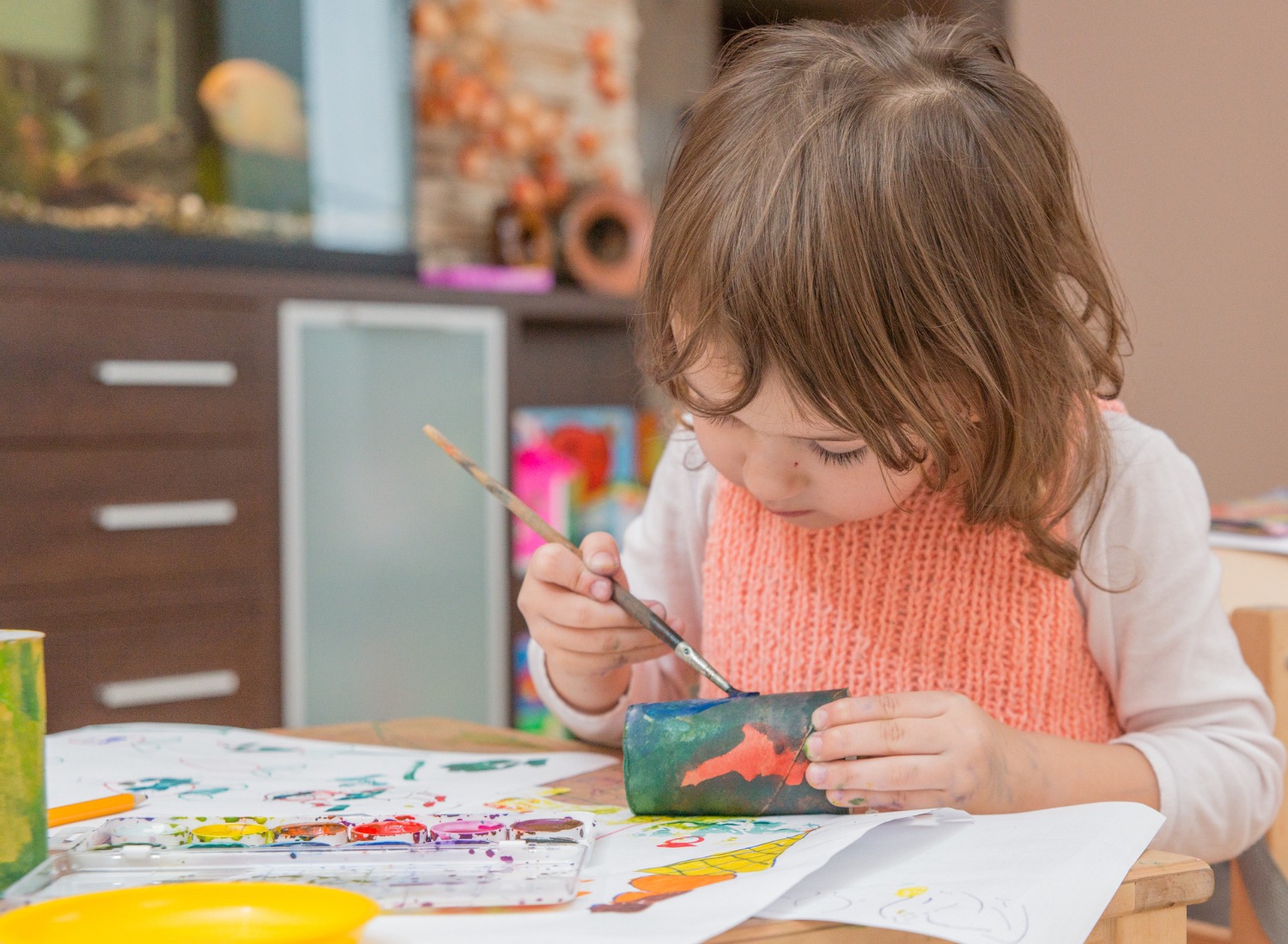 drawing-by-paints.jpg_s=1024×1024&w=is&k=20&c=qj4du9CXQy063wyUccdJWSqXensS7mRy_NT-A4cJXMY= Toddler girl painting at a table